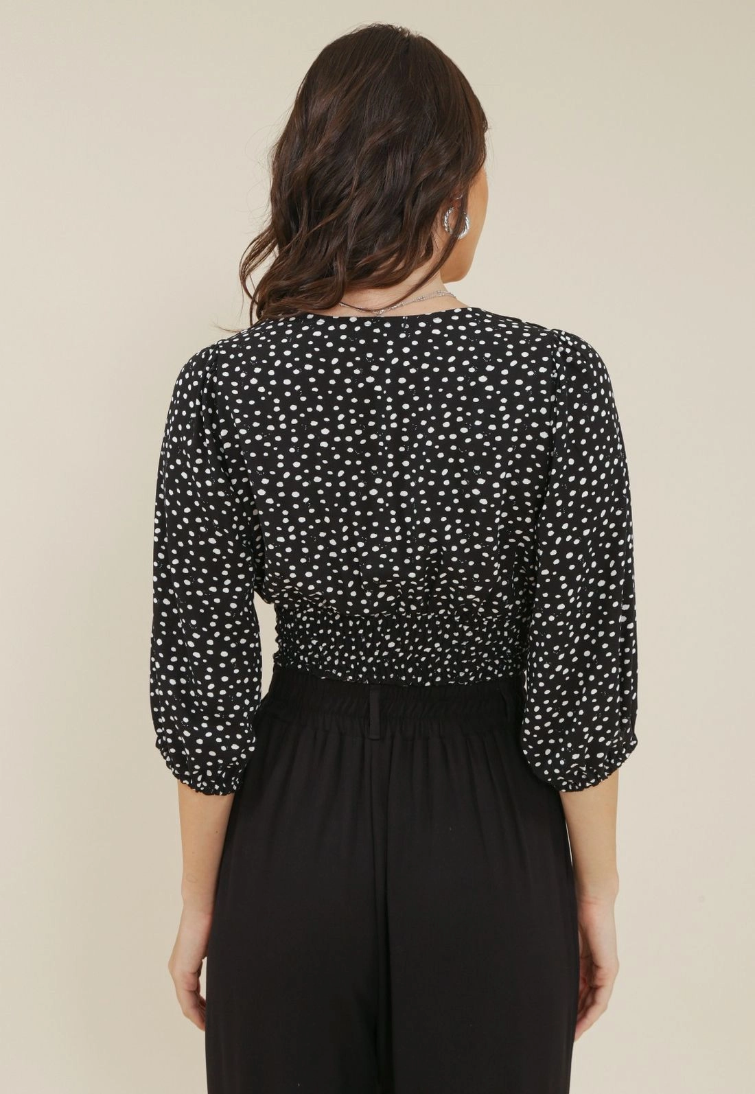 Blusa Em Viscose Estampada Poá Manga 7/8 Decote Transpassado