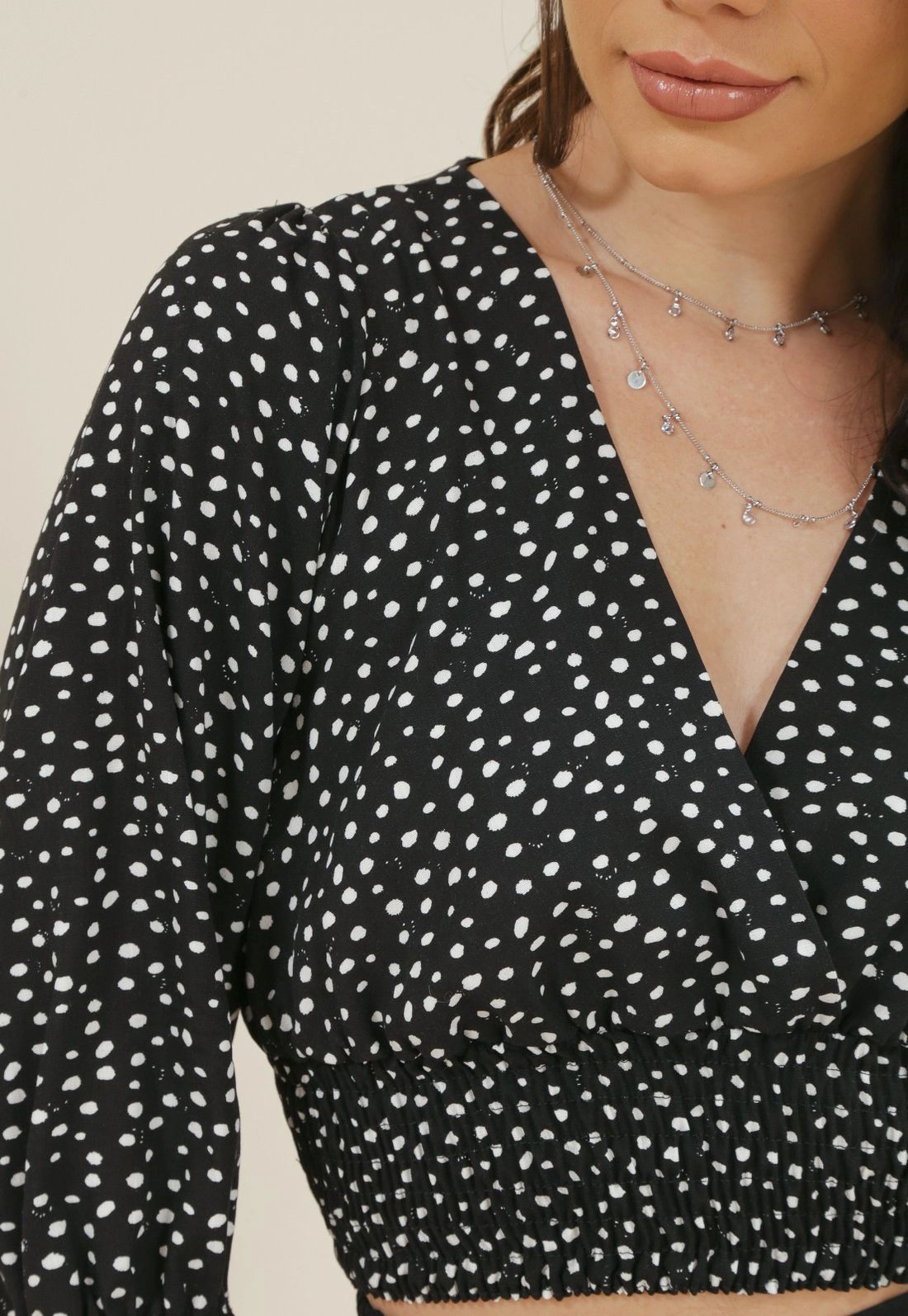 Blusa Em Viscose Estampada Poá Manga 7/8 Decote Transpassado