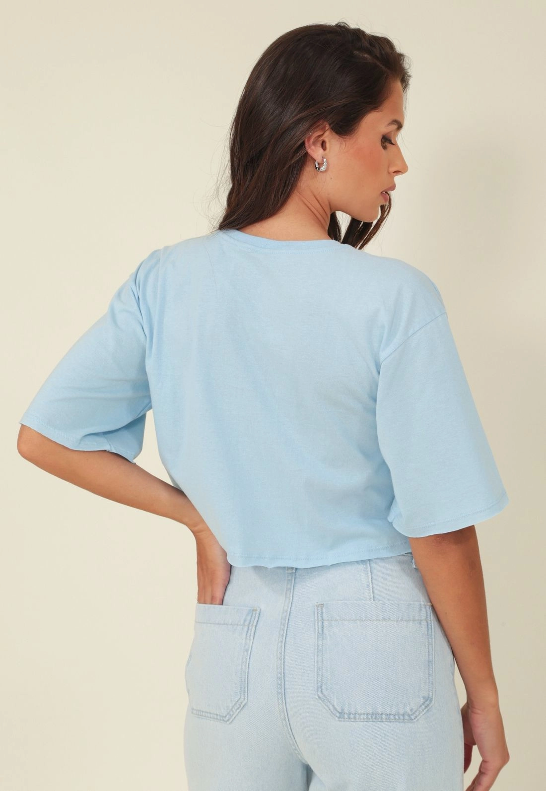 Blusa Cropped Em Meia Malha M/C Com Silk Blessed E Strass