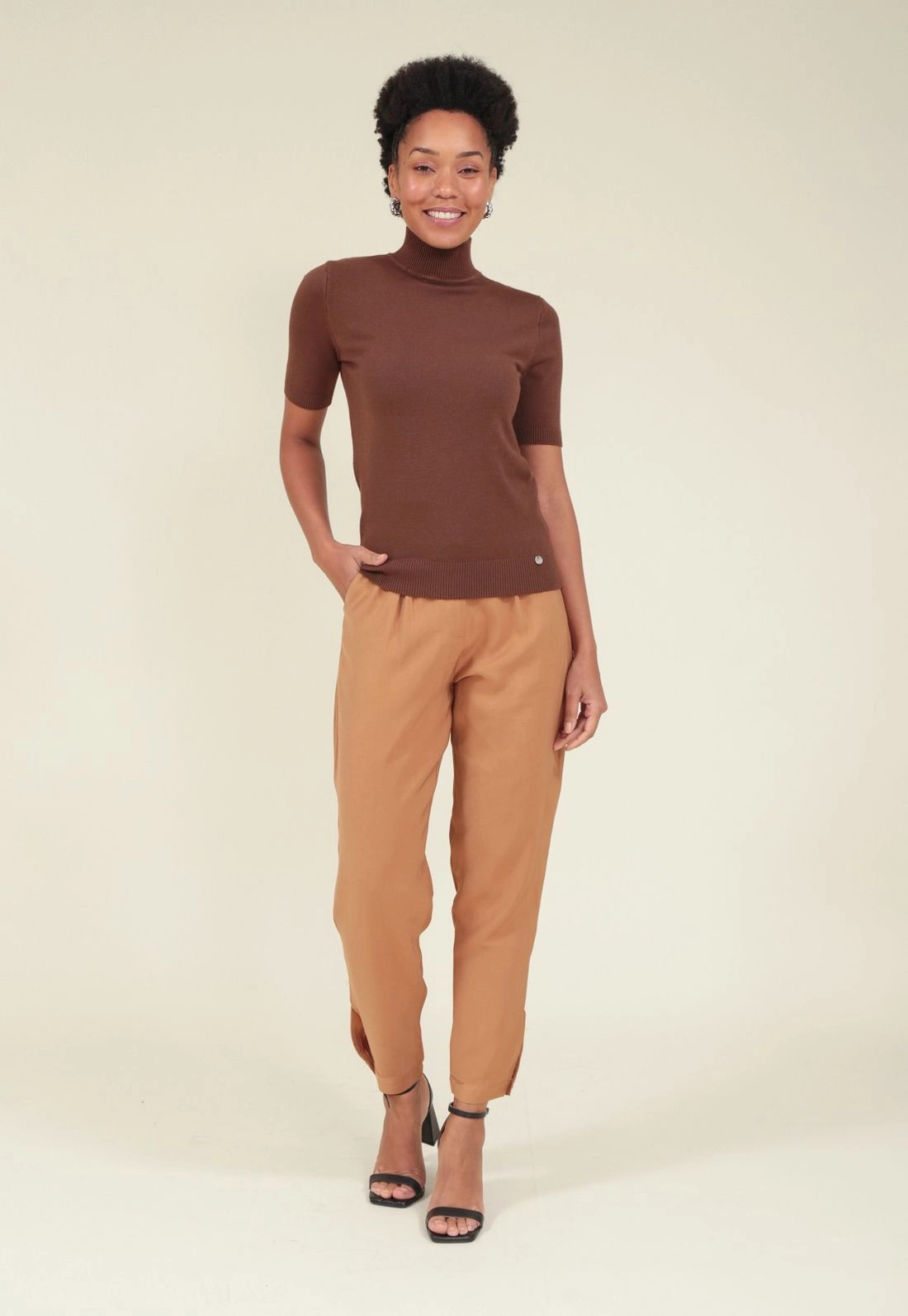 Blusa Tricô Manga Curta Gola Alta