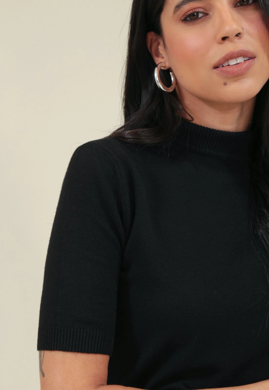 Blusa Tricô Manga Curta Gola Alta