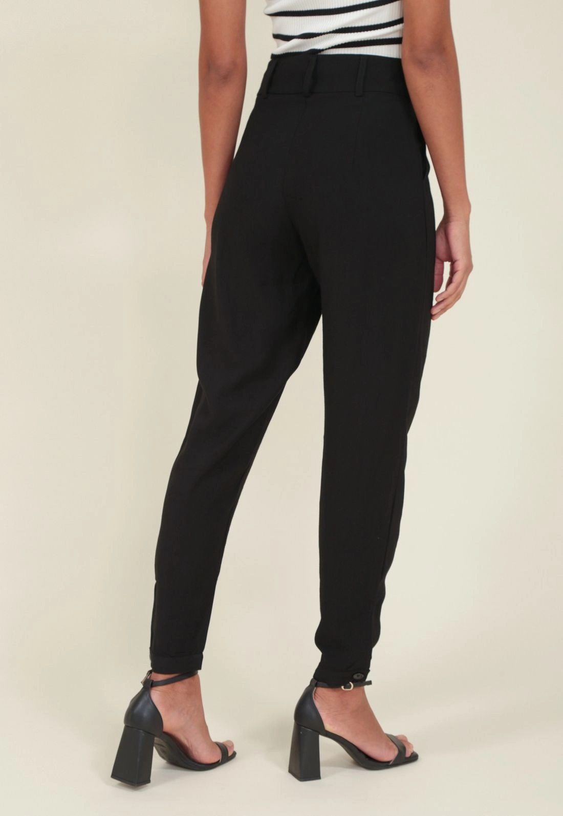 Calça Crepe Prega Bolso Faca