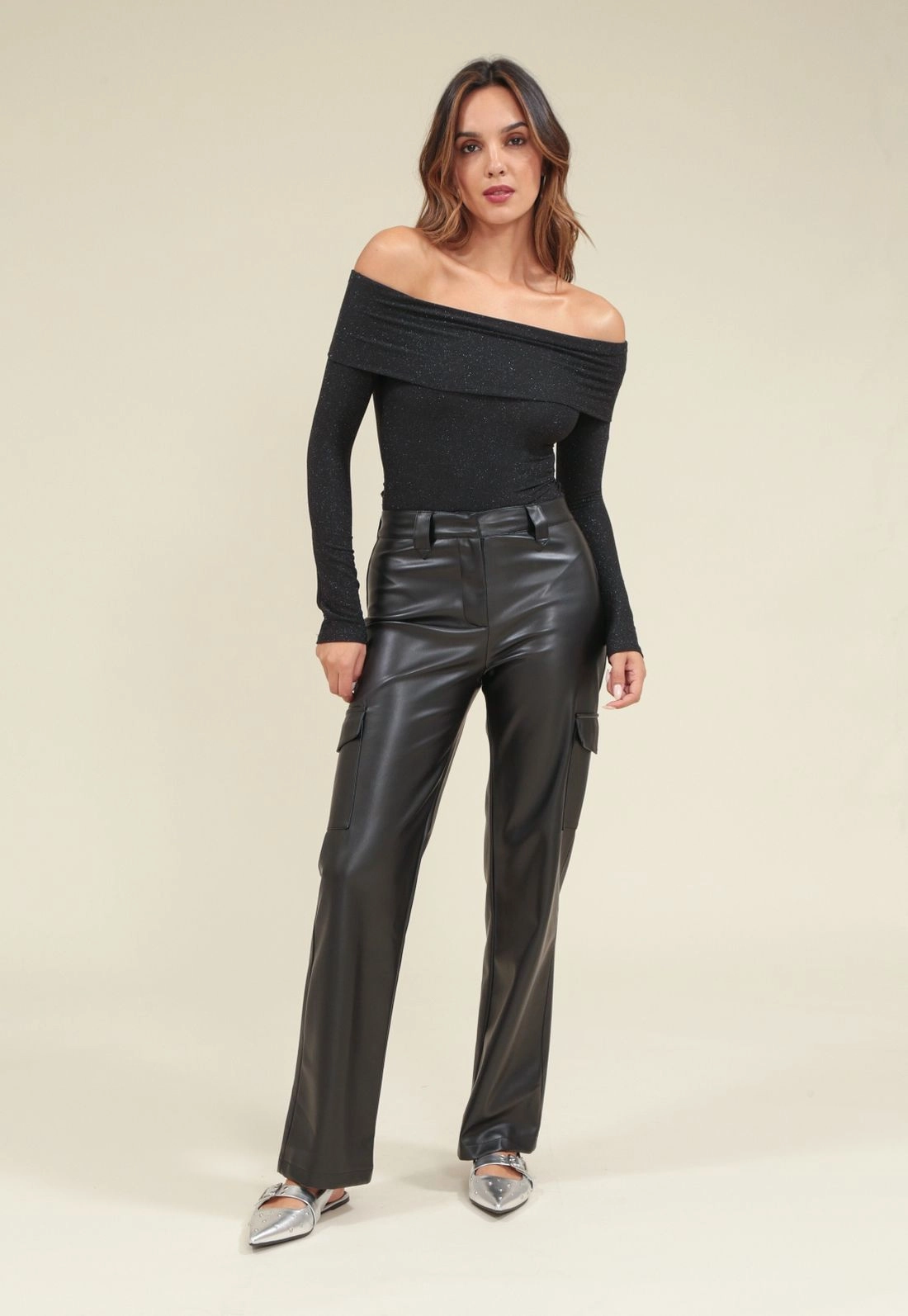 Calça Reta Em Pu Com Bolso Cargo