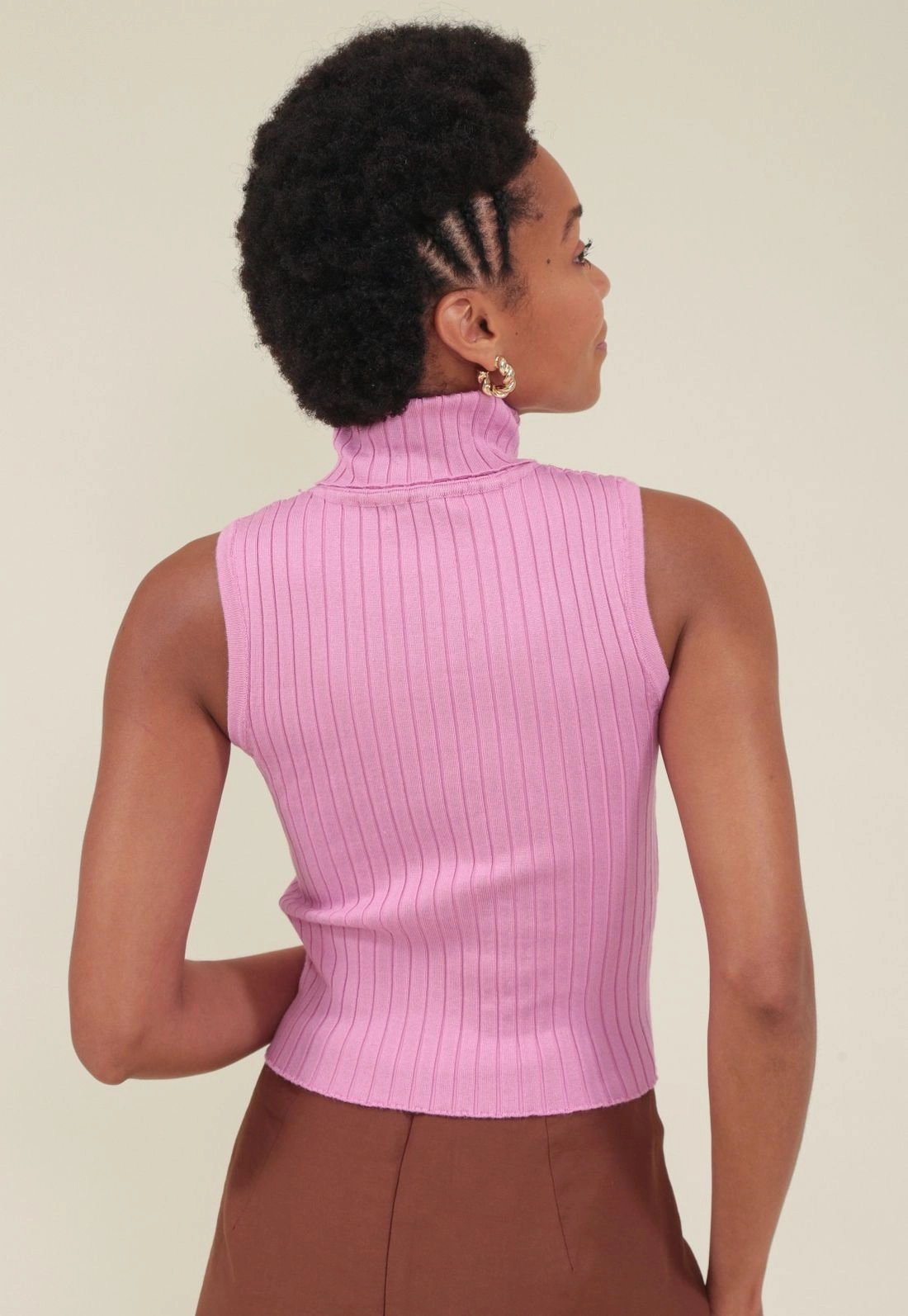 Blusa Tricô Canelado Sem Manga Gola Alta