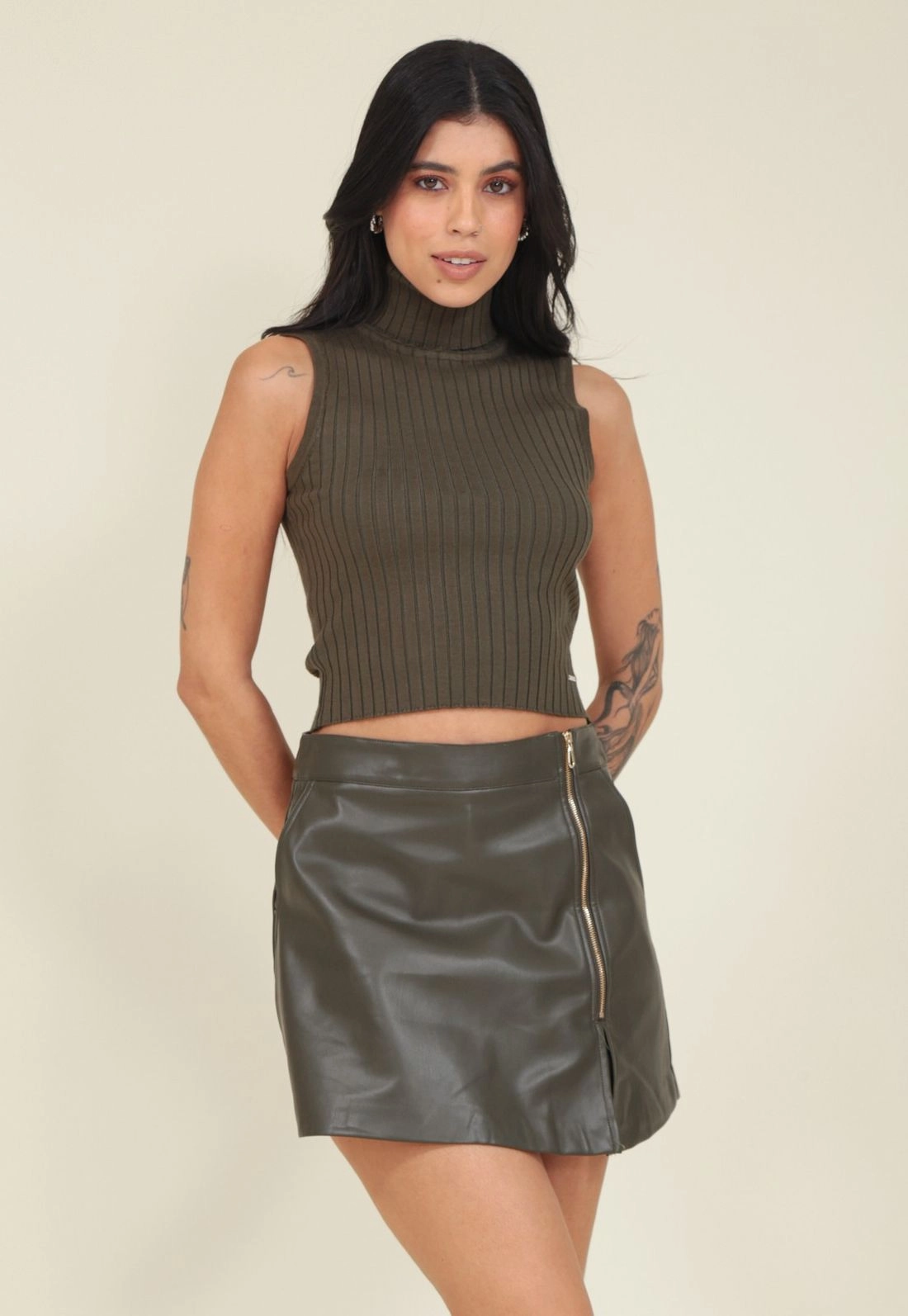 Blusa Tricô Canelado Sem Manga Gola Alta