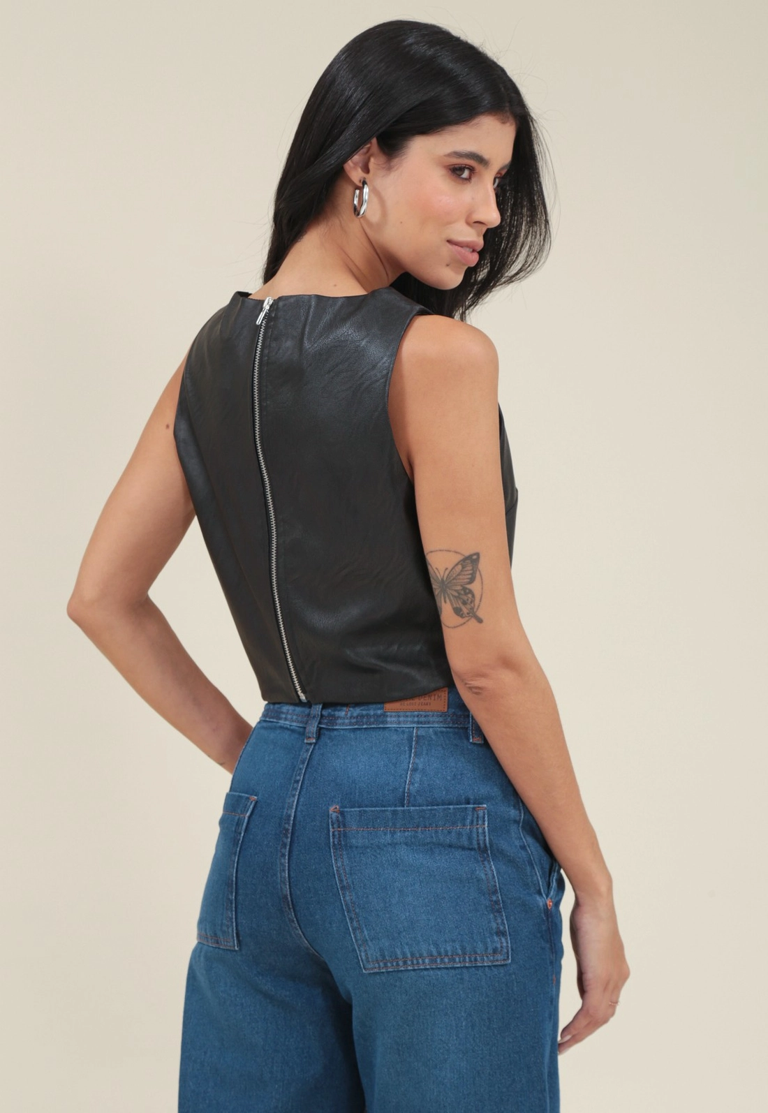 Cropped Pu Decote V E Zíper Costas