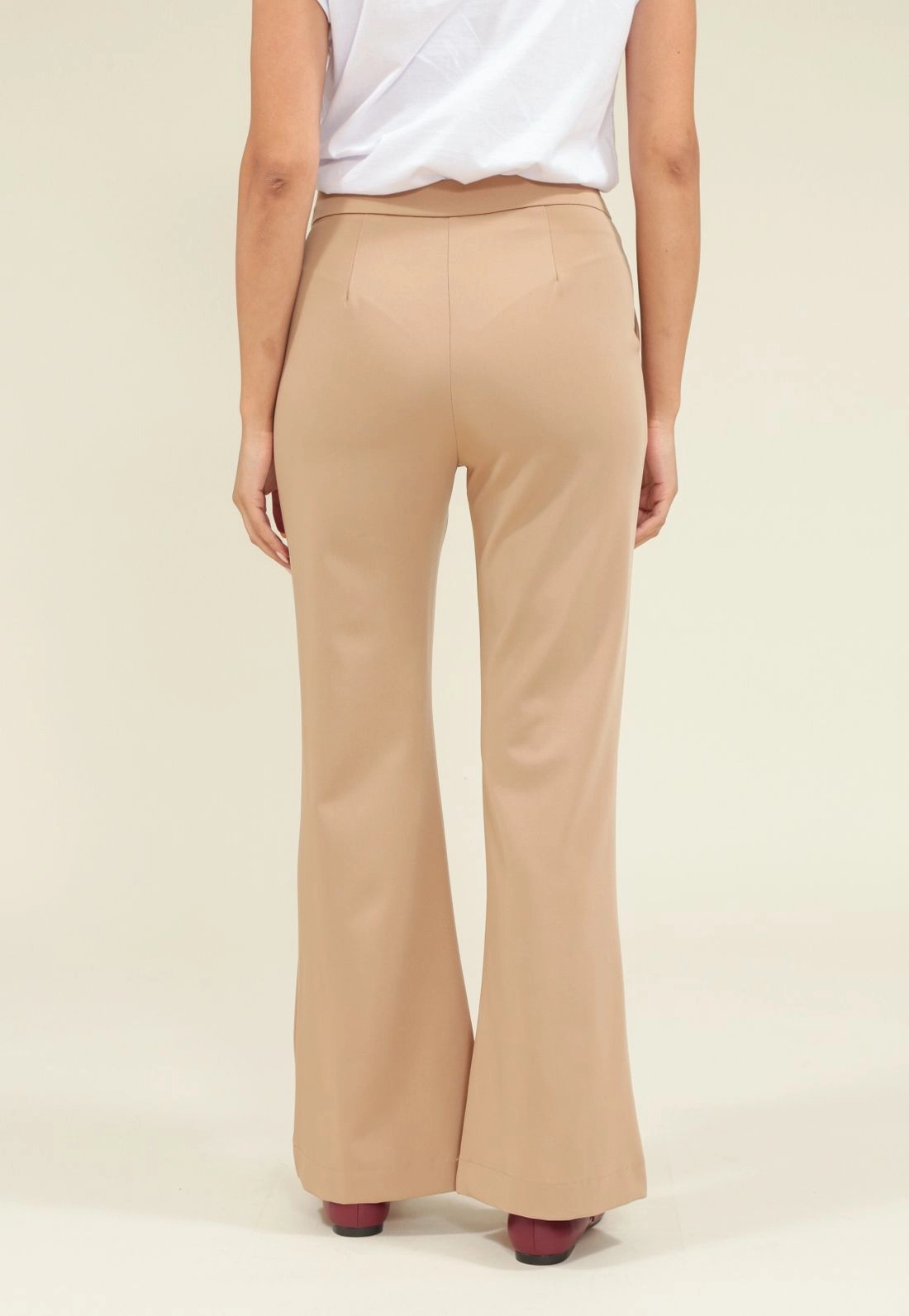 Calça Flare Em Alfaiataria
