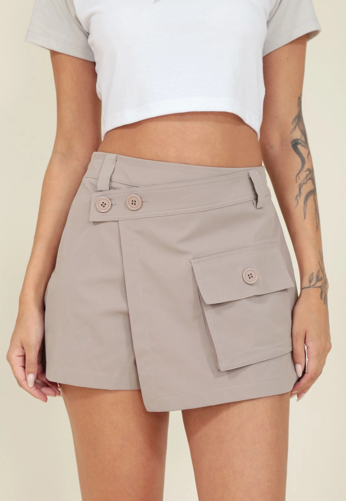 Short Saia Em Alfaiataria Sarja Com Bolso Frontal