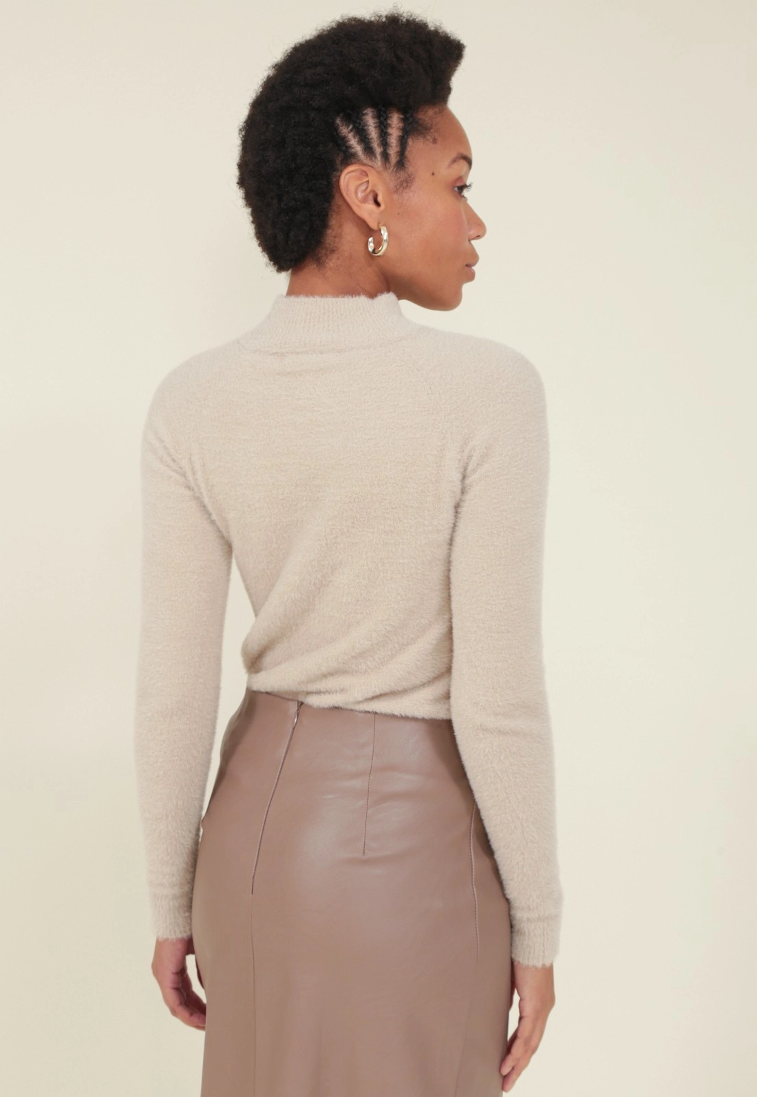 Blusa Tricô Pelinho Manga Longa E Gola Alta