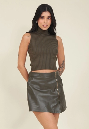 Short Saia Em Pu Com Transpasse E Zíper Lateral