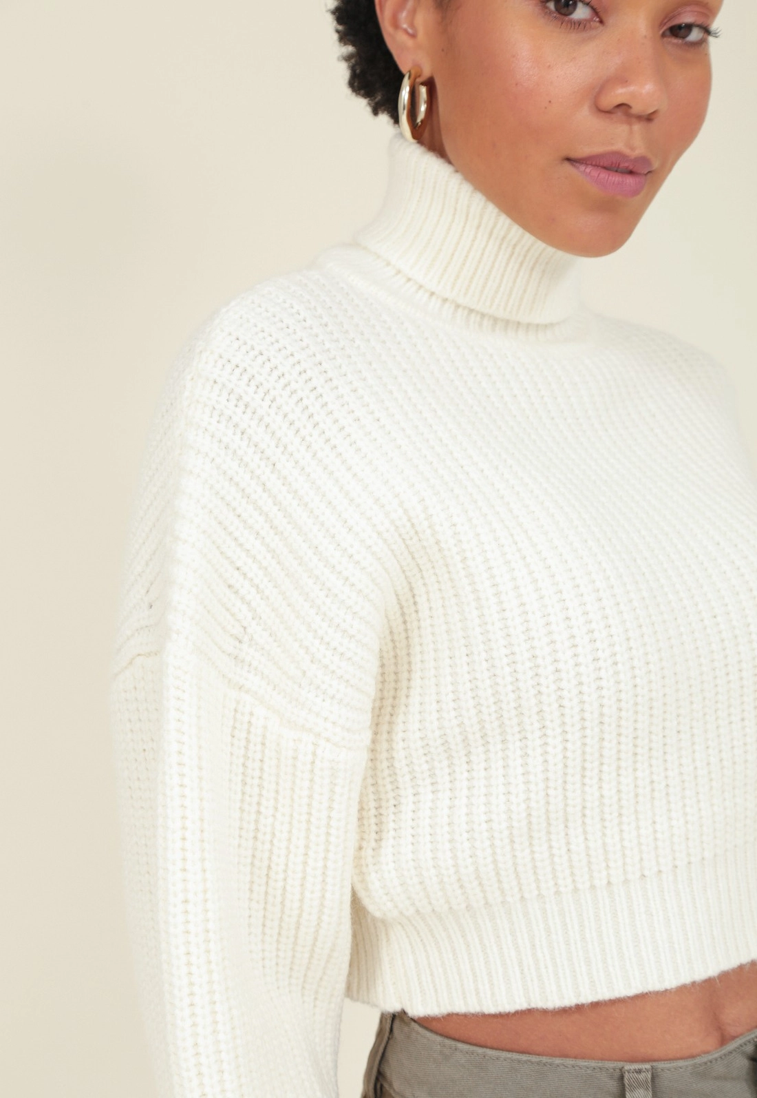 Blusa Tricô Cropped Manga Longa Gola Alta