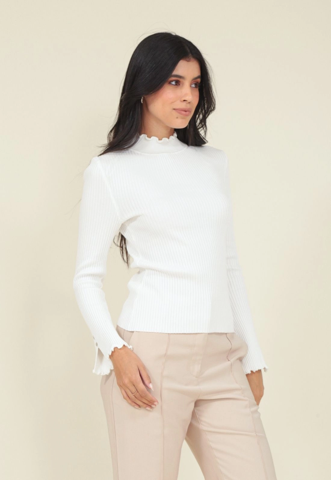 Blusa Tricô Canelado Gola Alta Barra Frufru