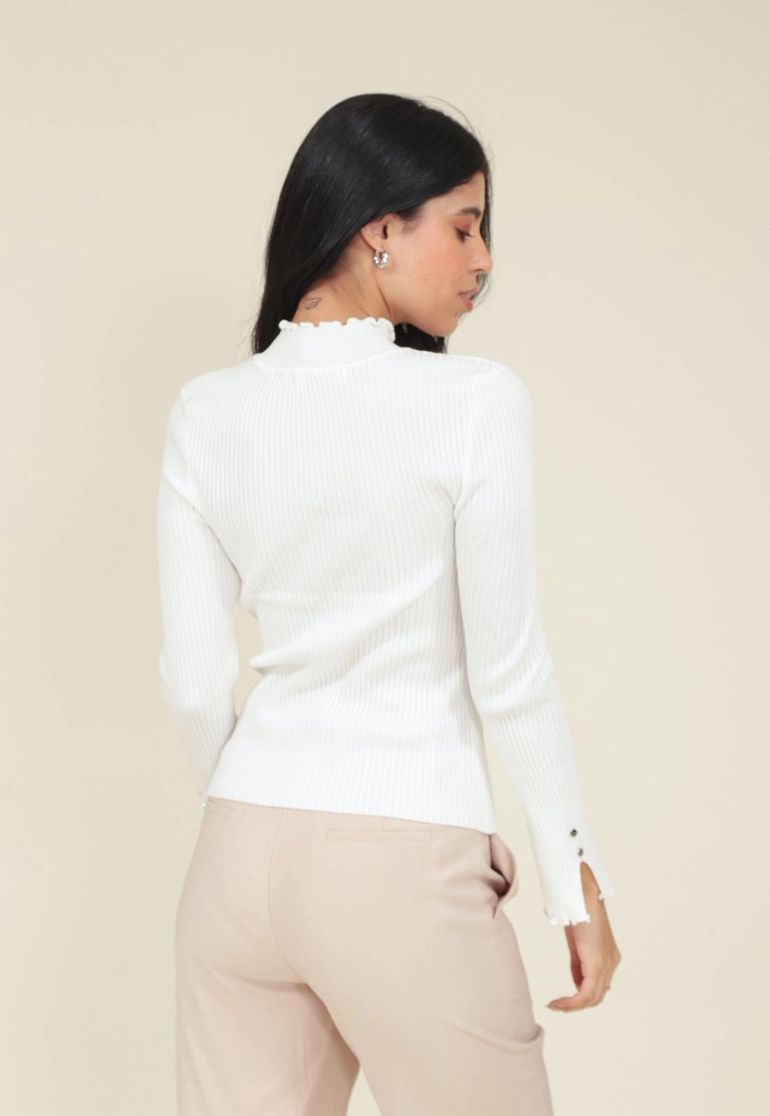 Blusa Tricô Canelado Gola Alta Barra Frufru