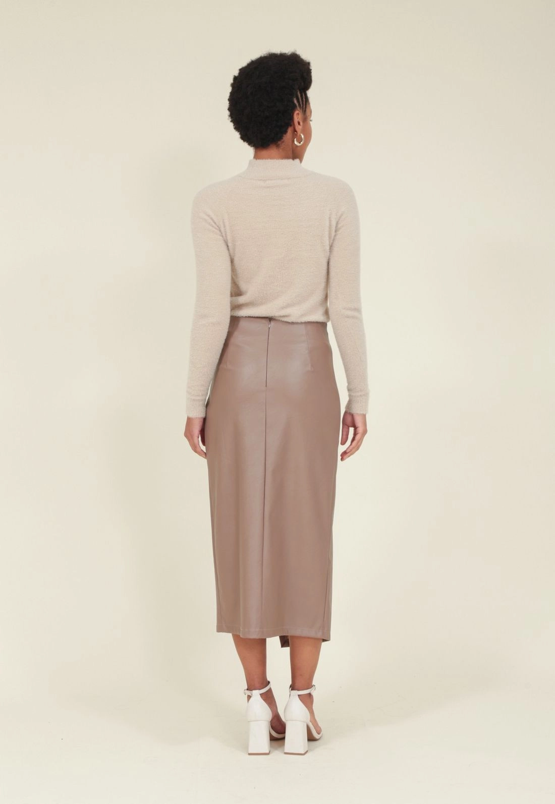 Saia Midi Em Pu Com Transpasse E Franzido Lateral