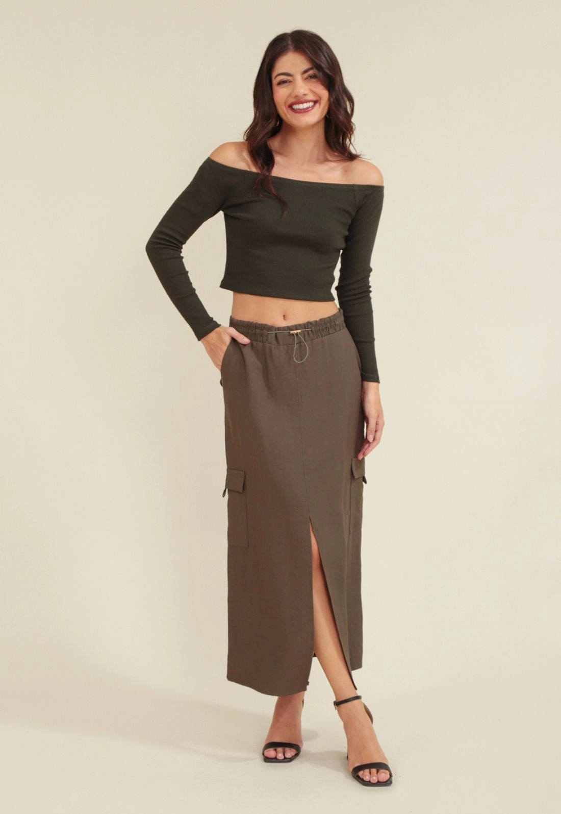 Saia Midi Em Alfaiataria Viscose Twill Com Fenda E Bolsos Laterais