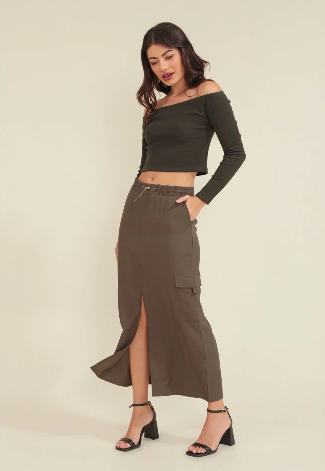 Saia Midi Em Alfaiataria Viscose Twill Com Fenda E Bolsos Laterais