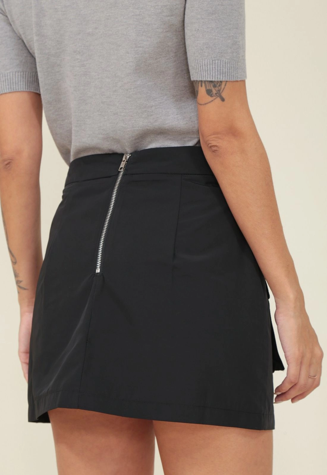 Saia Curta Nylon Com Bolso Cargo