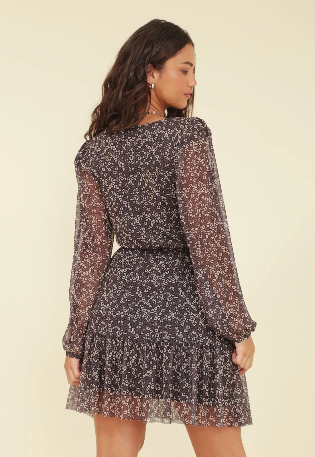 Vestido Curto Em Tule Animal Print Manga Longa