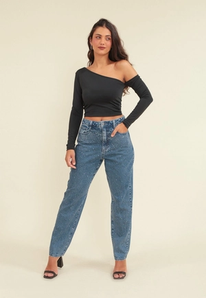 Calça Jeans Mom Cintura Alta Com Hot Fix