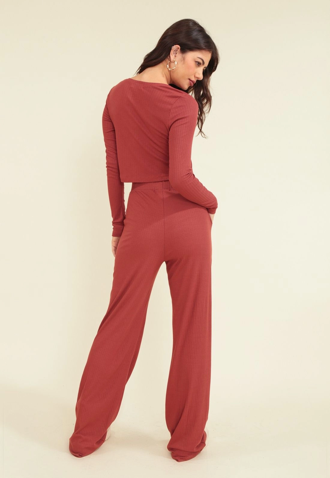 Calça Reta Malha Canelada Bolso