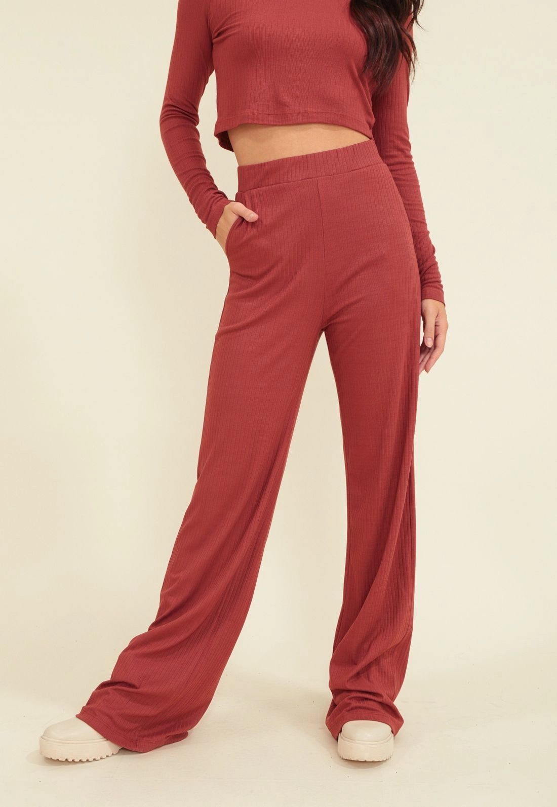 Calça Reta Malha Canelada Bolso