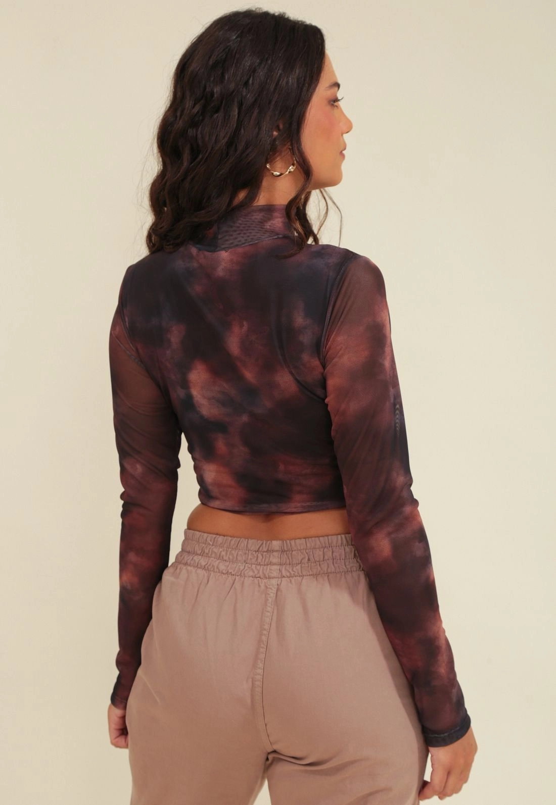 Blusa Tule Manga Longa Gola Alta Puxador Estampa Cacau