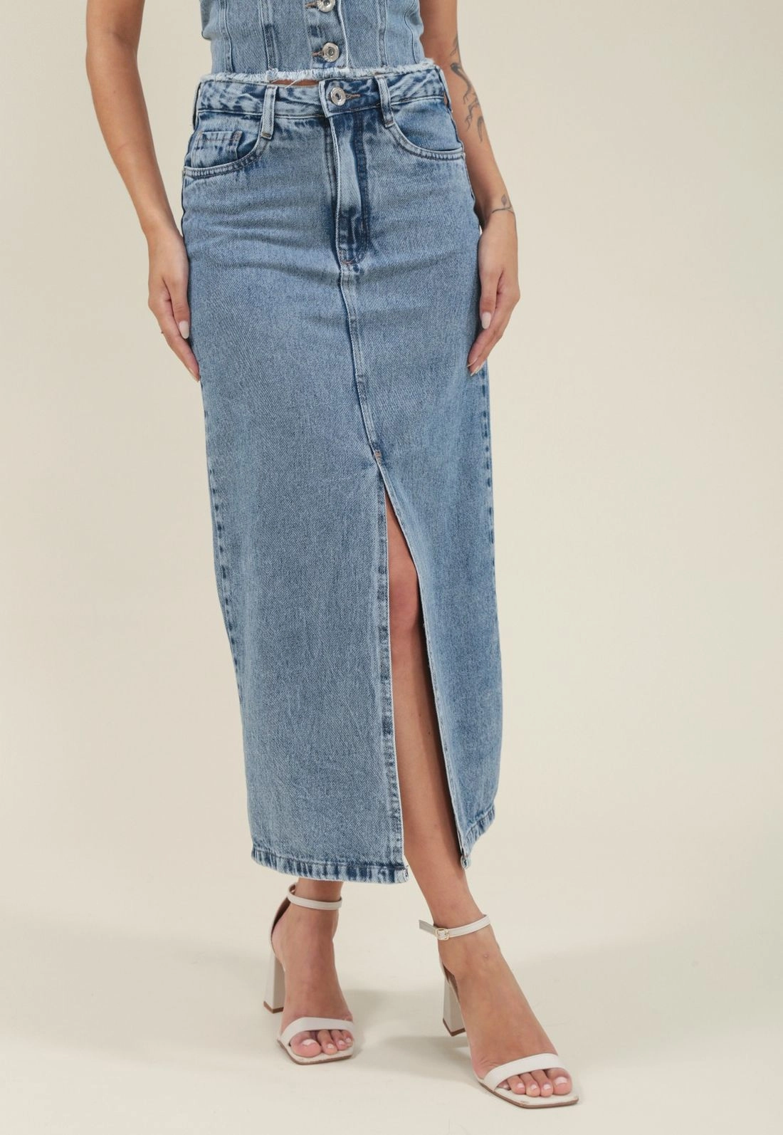 Saia Midi Jeans Fenda Frontal