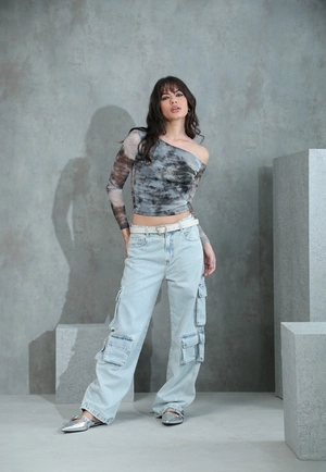 Calça Jeans Reta Com Bolsos Cargo