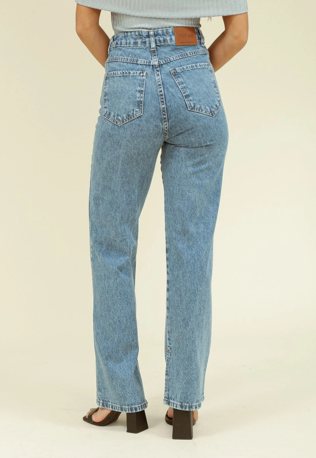 Calça Jeans Reta Com Strass Em Linhas