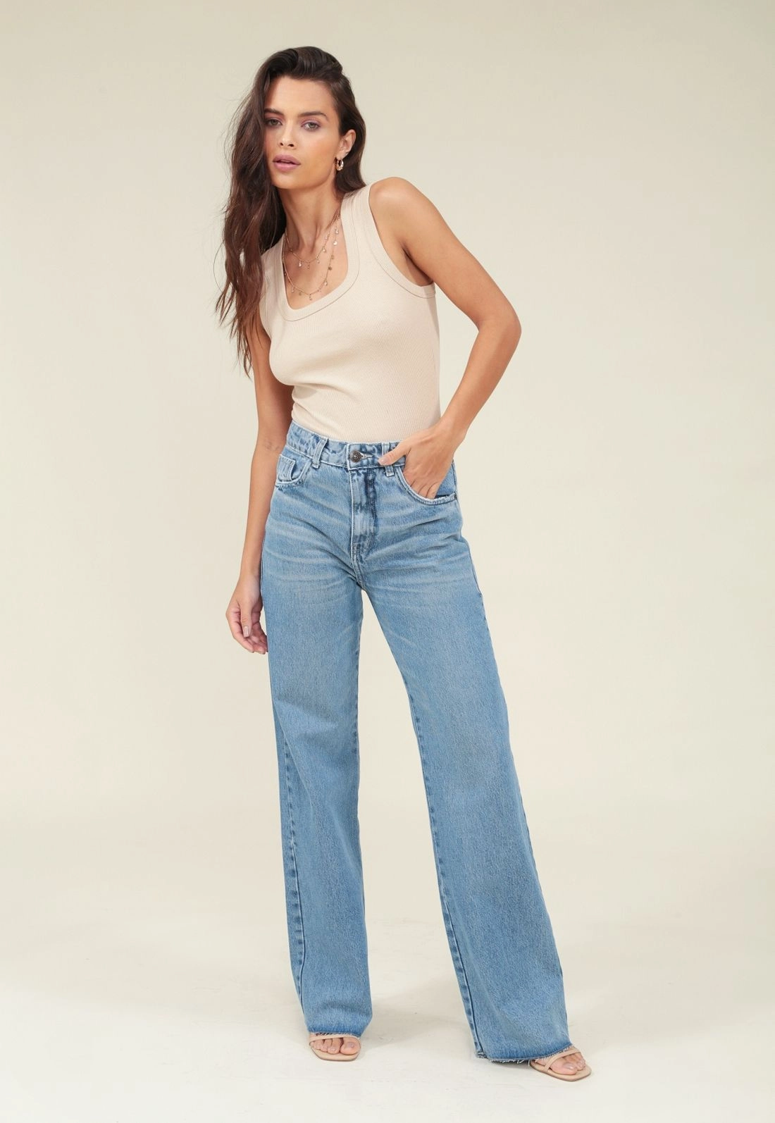 Calça Jeans Wide Com Lavagem Chá
