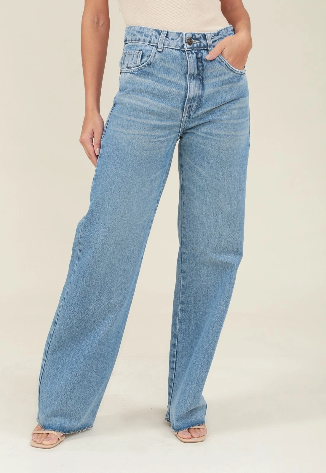 Calça Jeans Wide Com Lavagem Chá