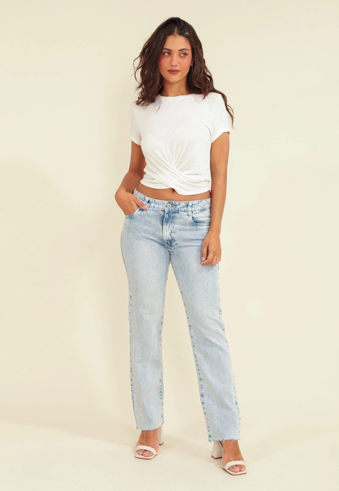 Calça Jeans Reta Cintura Média Com Strass