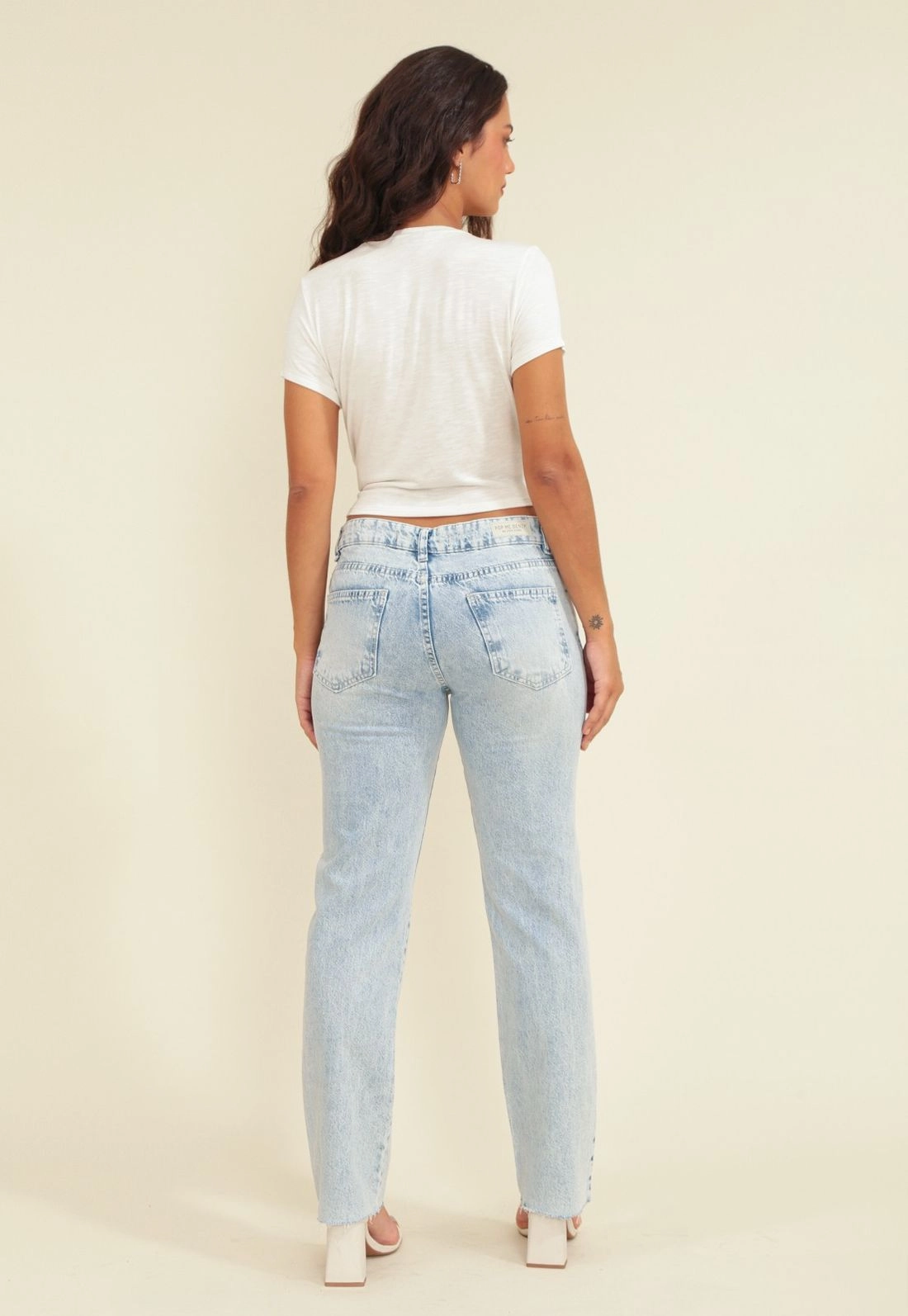 Calça Jeans Reta Cintura Média Com Strass