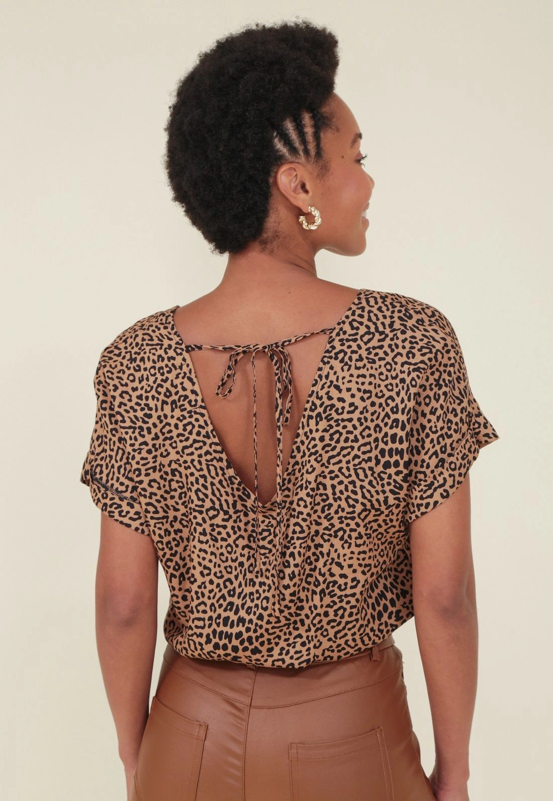 Blusa Viscose Animal Print Com Elástico Na Barra Manga Curta