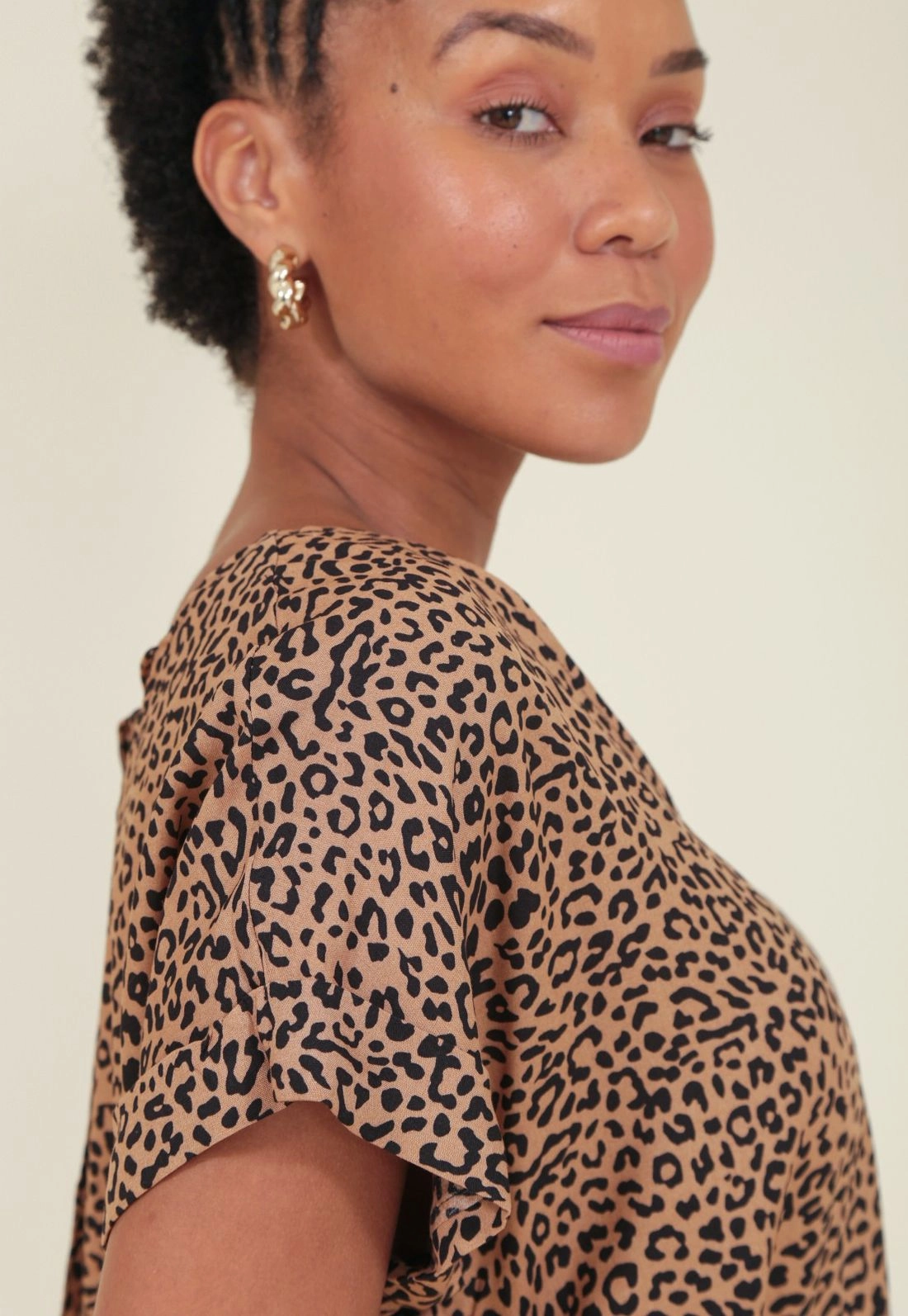 Blusa Viscose Animal Print Com Elástico Na Barra Manga Curta