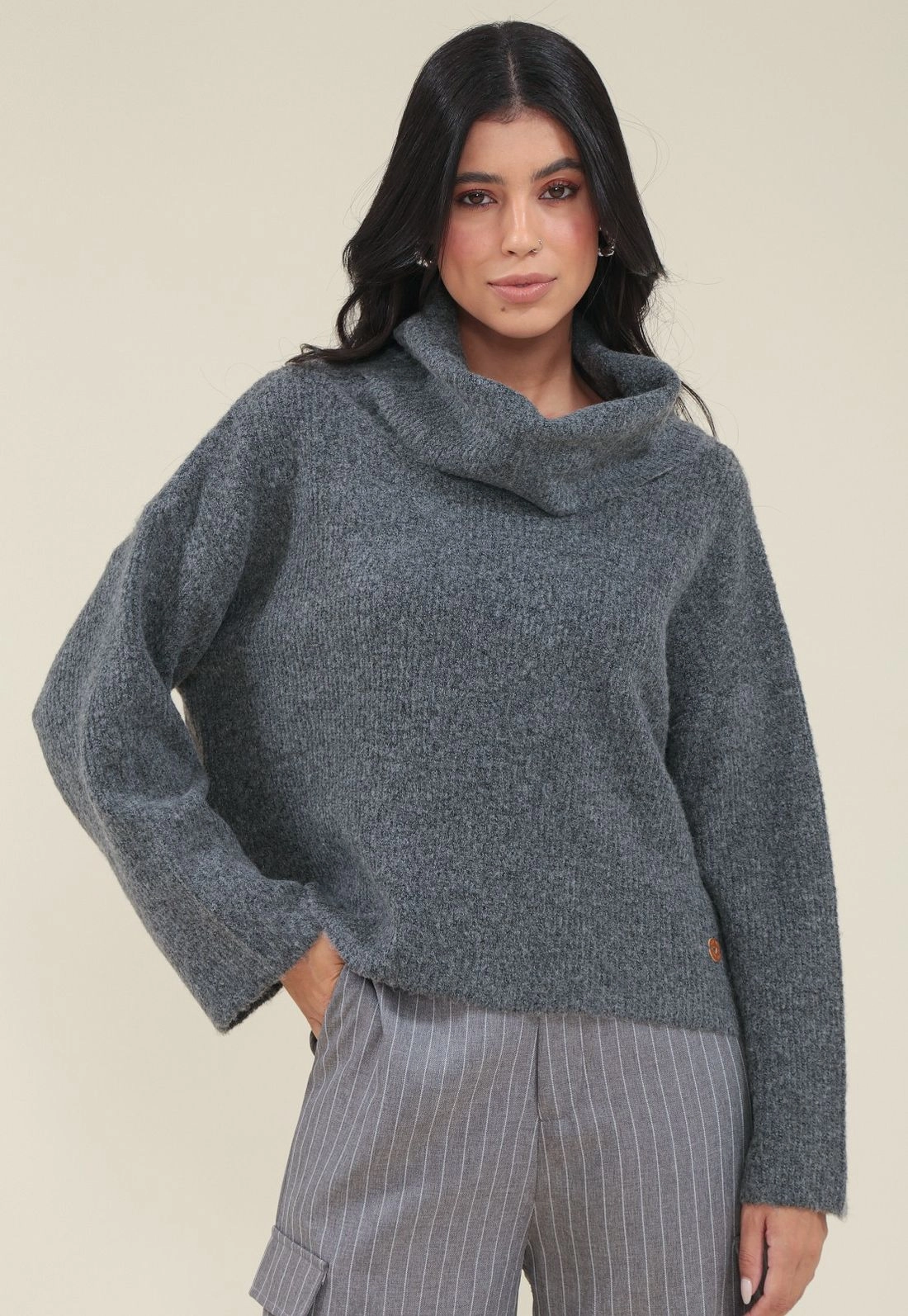 Blusa Tricô Oversized Manga Longa Ampla E Gola Alta