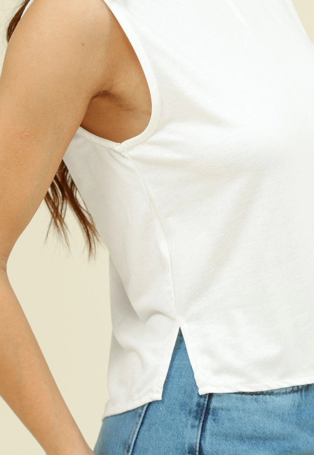 Blusa Malha Sem Manga Abertura Lateral