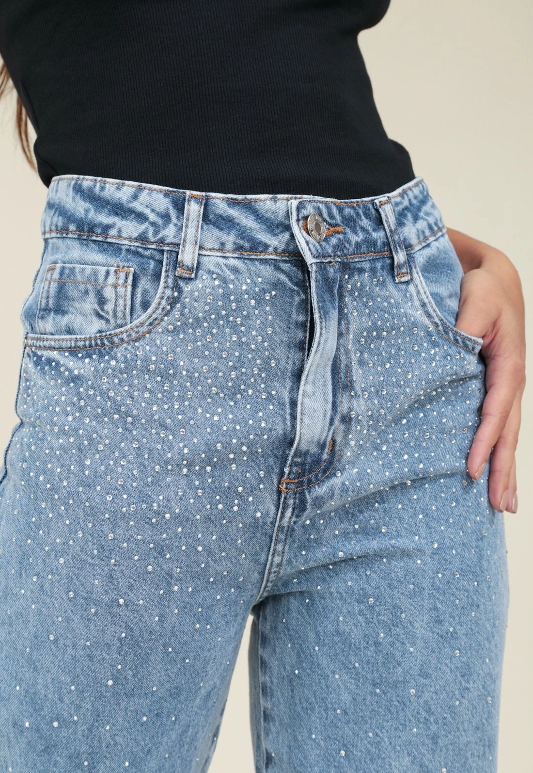 Calça Jeans Reta Com Strass
