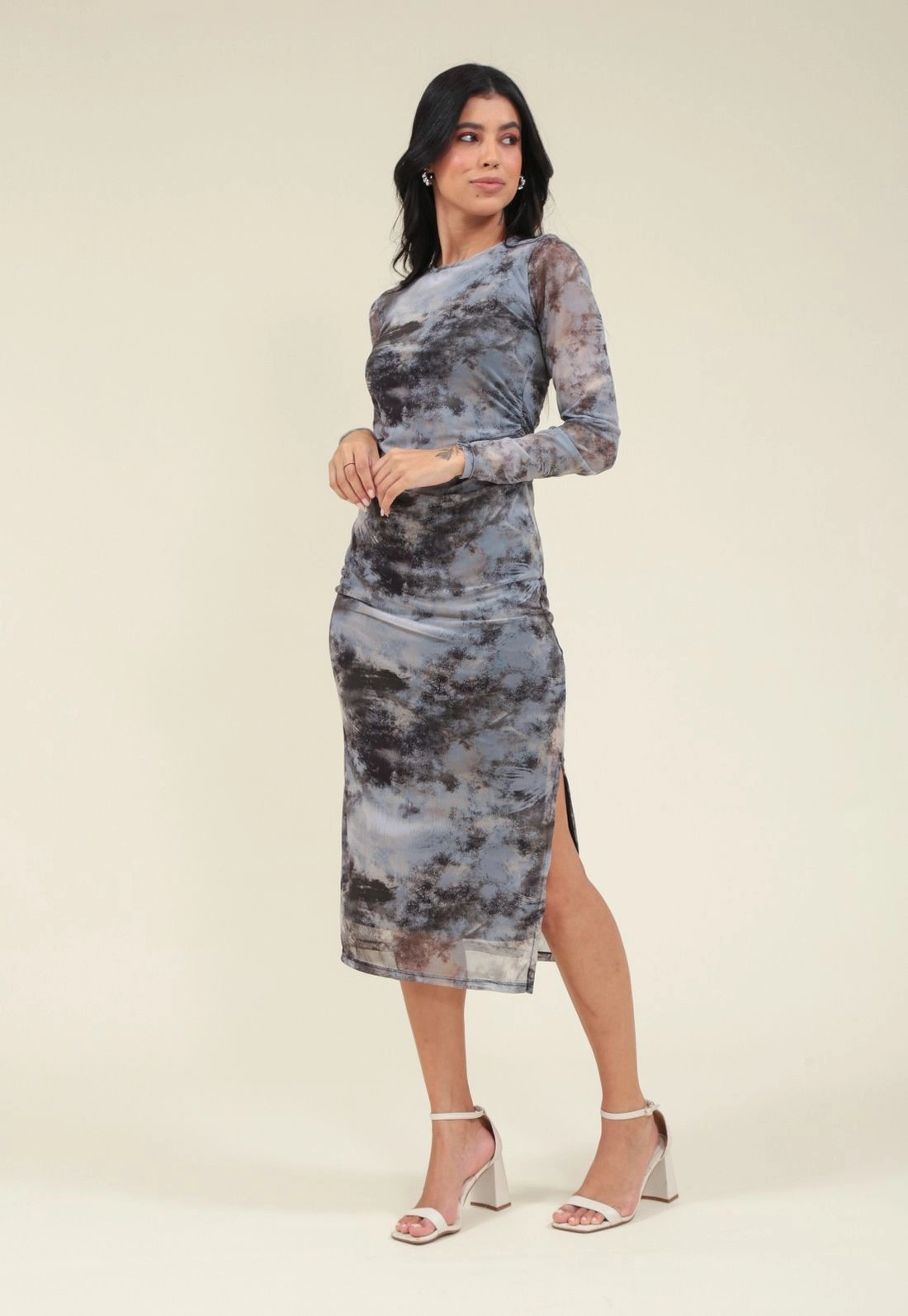 Vestido Midi Tule Estampa Névoa Manga Longa