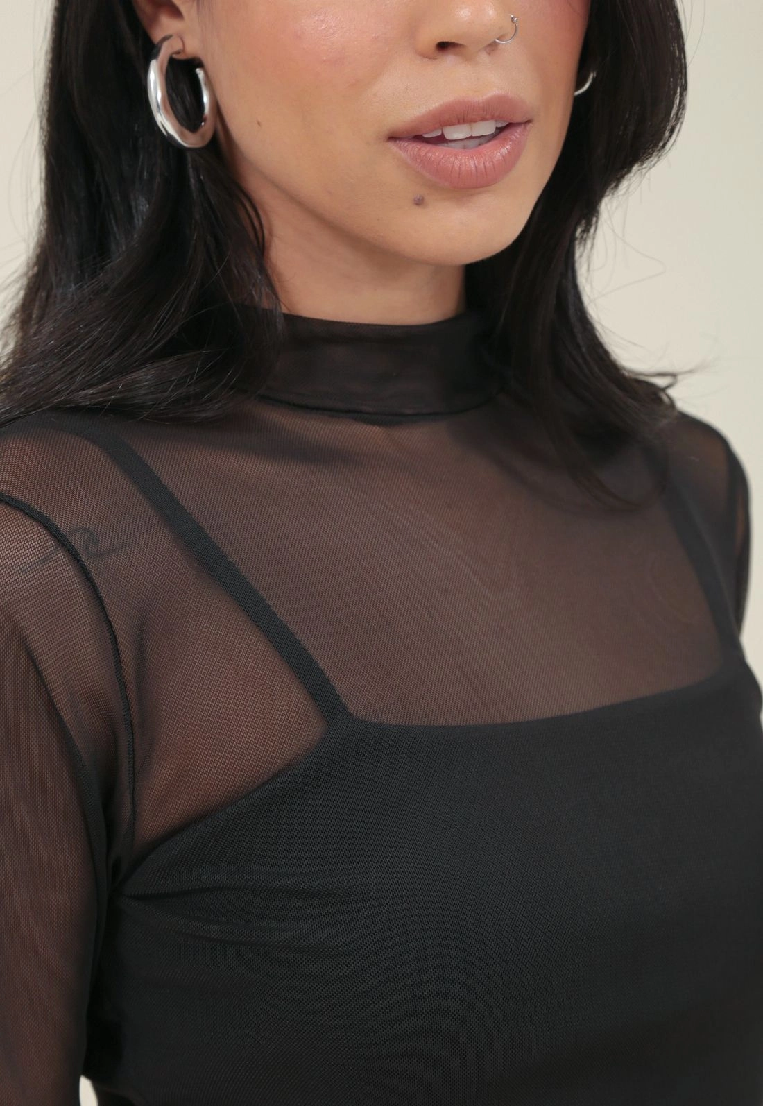 Blusa Tule Manga Longa Gola Alta
