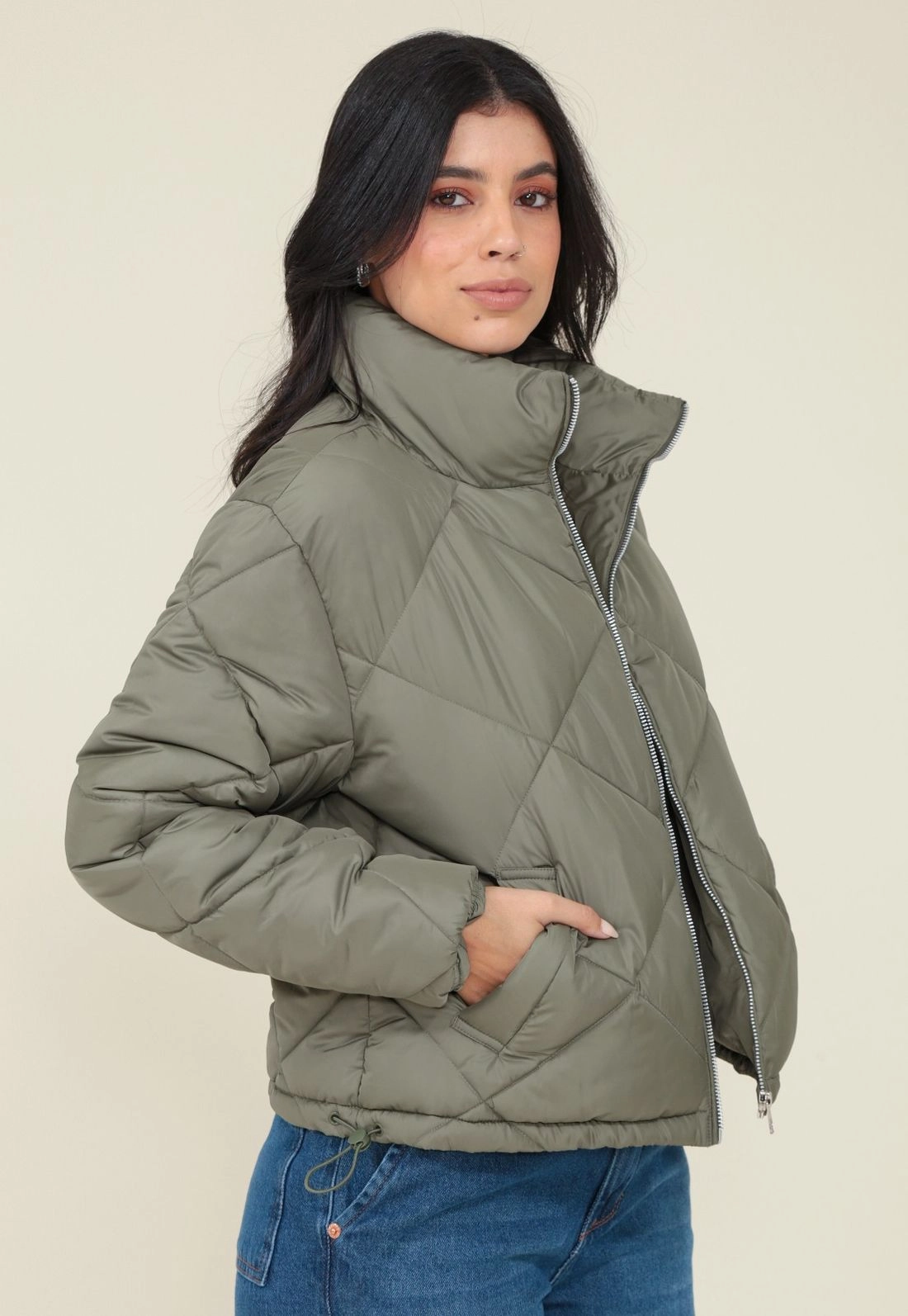 Jaqueta Nylon Matelassê Losango Com Gola Alta