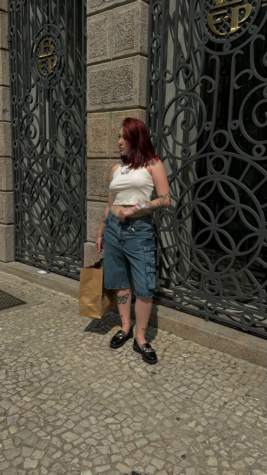 Bermuda Jeans Com Bolsos Cargo