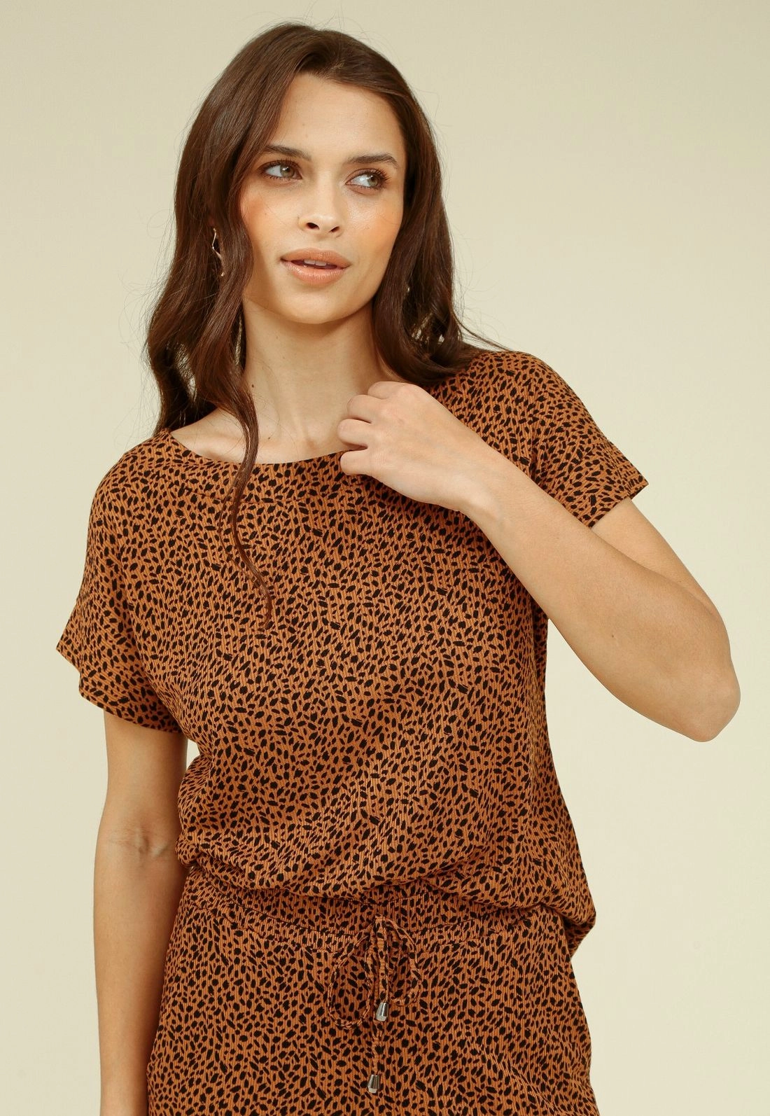 Blusa Manga Curta Malha Ribana Estampa Mini Onça