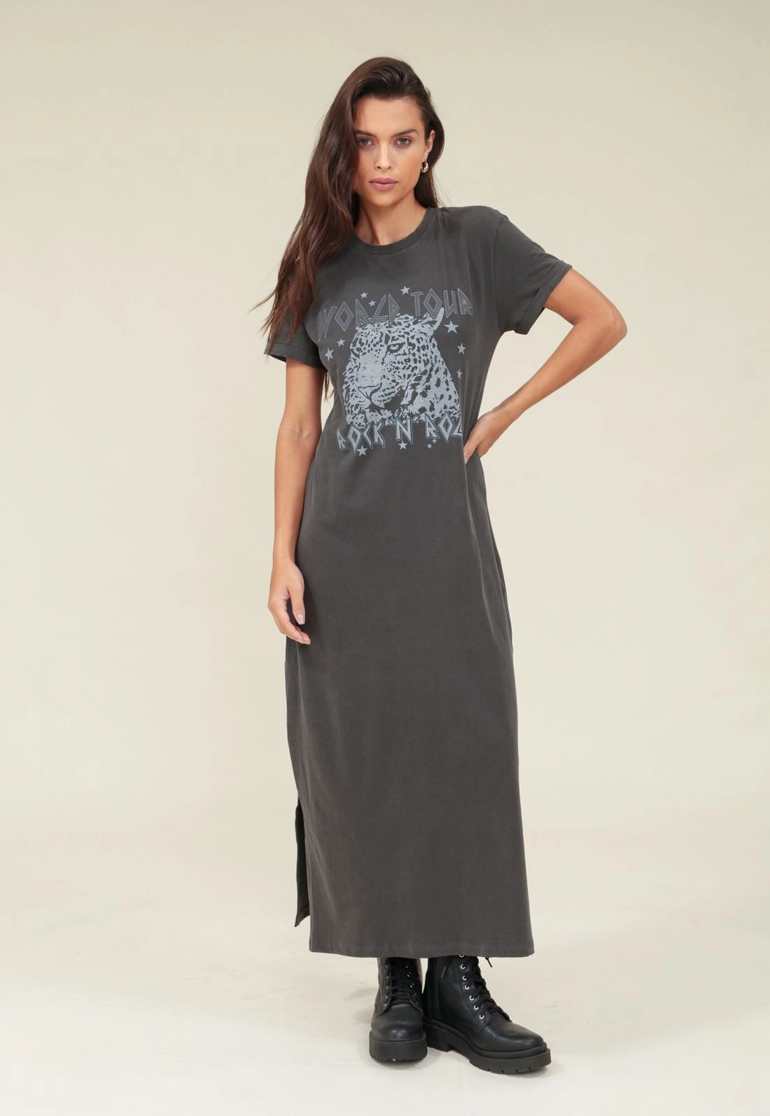 Vestido Midi Em Meia Malha Estonado Manga Curta Onça