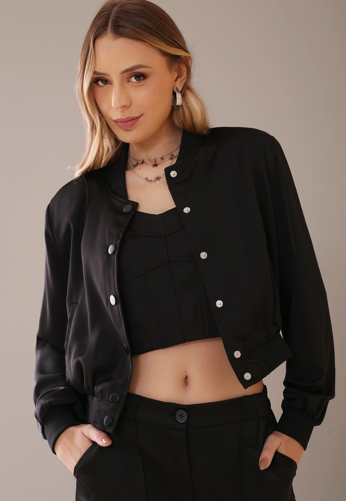Jaqueta Cropped Cetim Com Barra Em Retilínea
