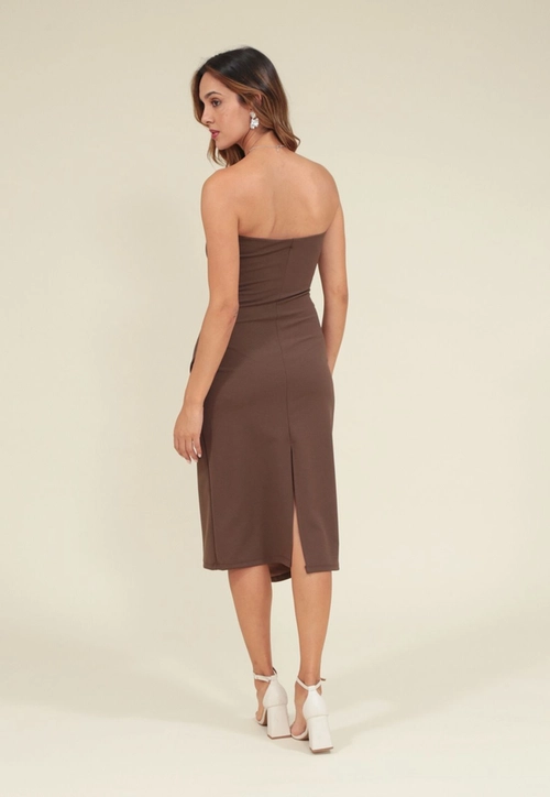 Vestido Midi Em Crepe Com Decote Reto E Franzido Lateral