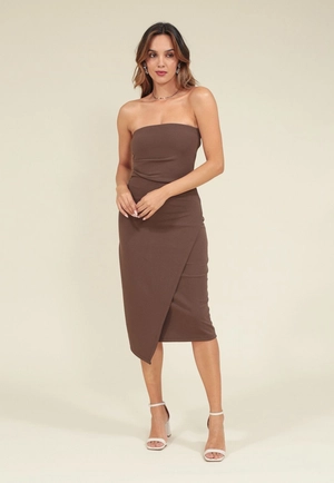 Vestido Midi Em Crepe Com Decote Reto E Franzido Lateral
