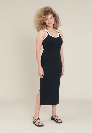 Vestido Midi Em Ribana Sem Mangas Com Viés Bicolor