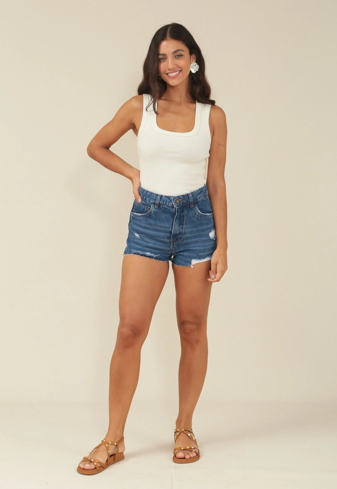 Shorts Jeans Curto Com Puidos Abertura Lateral