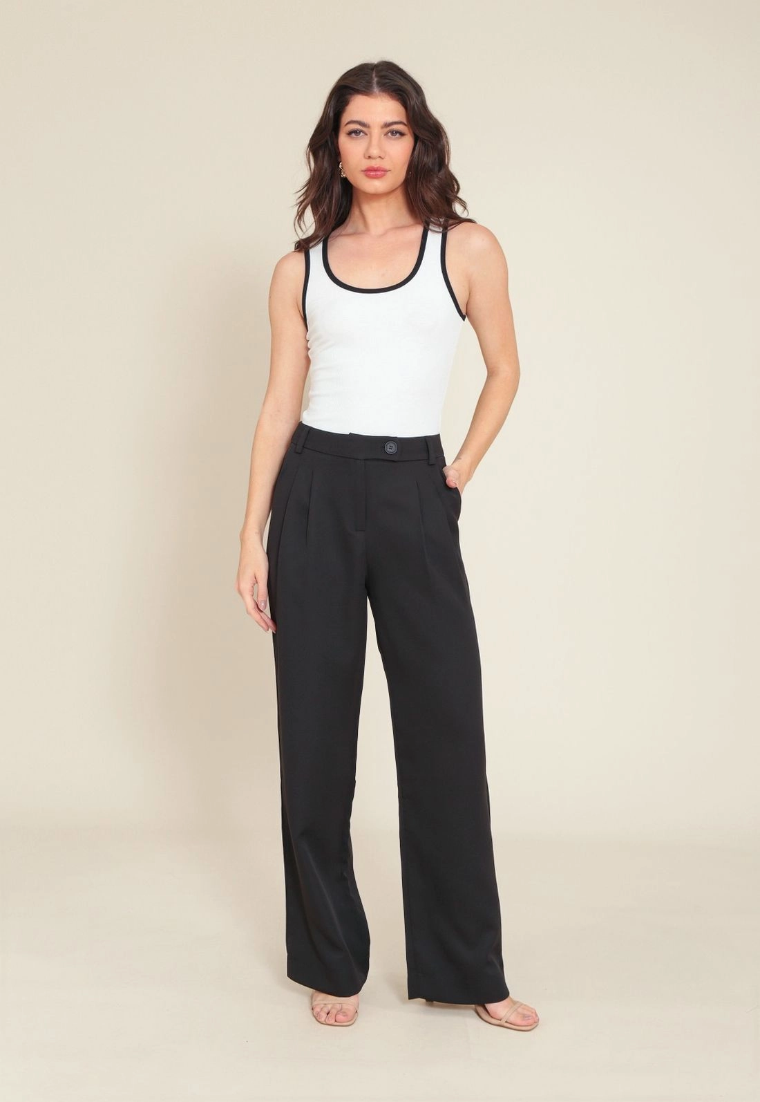 Blusa Regata Em Ribana Com Viés Bicolor E Decote U